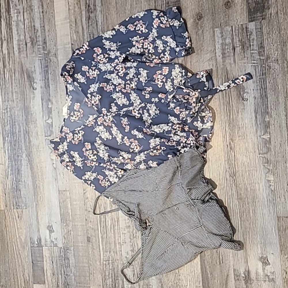Bundle‎ of two cut tops​